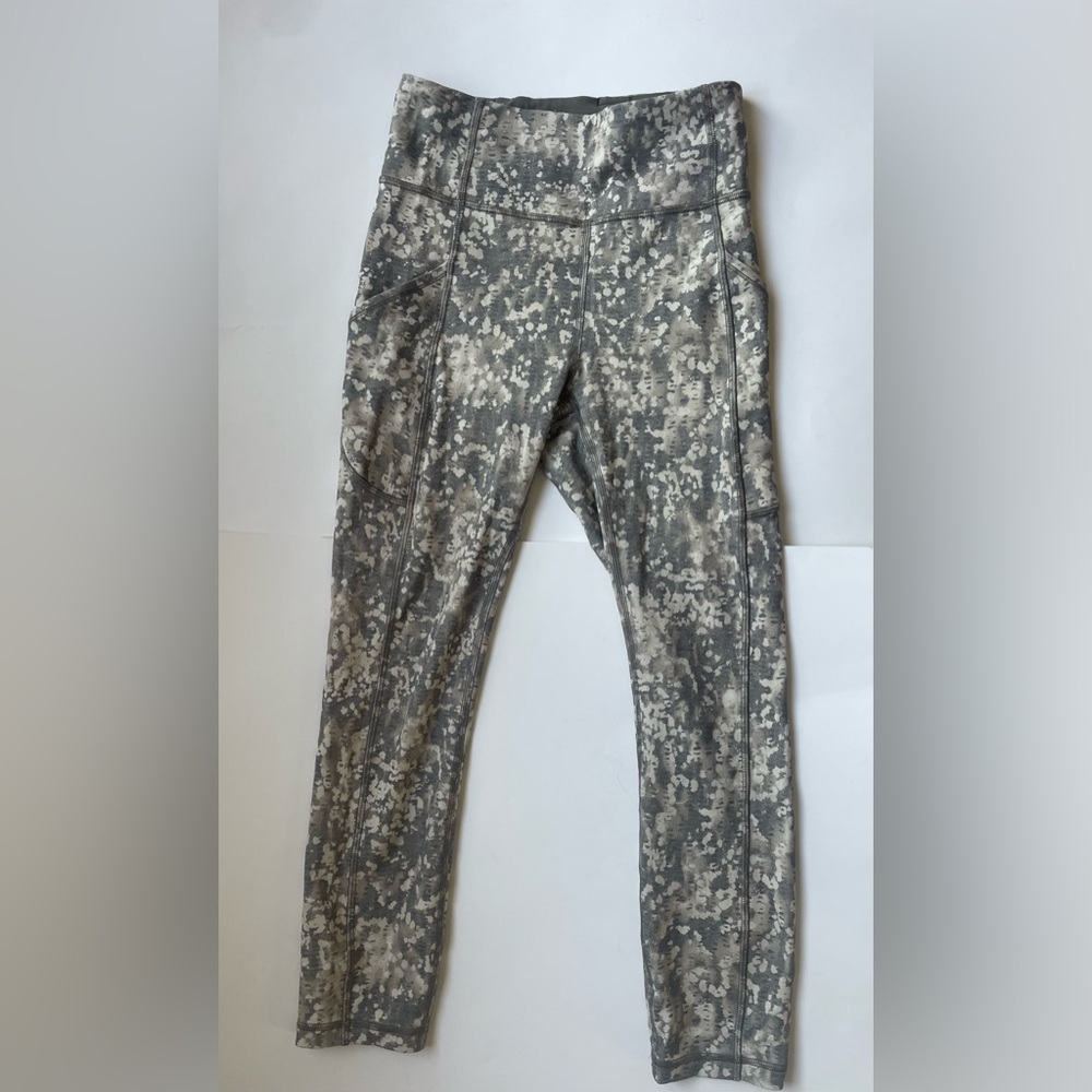Lululemon Invigorate High-Rise Crop 23 Gray Patterned Leggings 4 - Picture 6 of 7